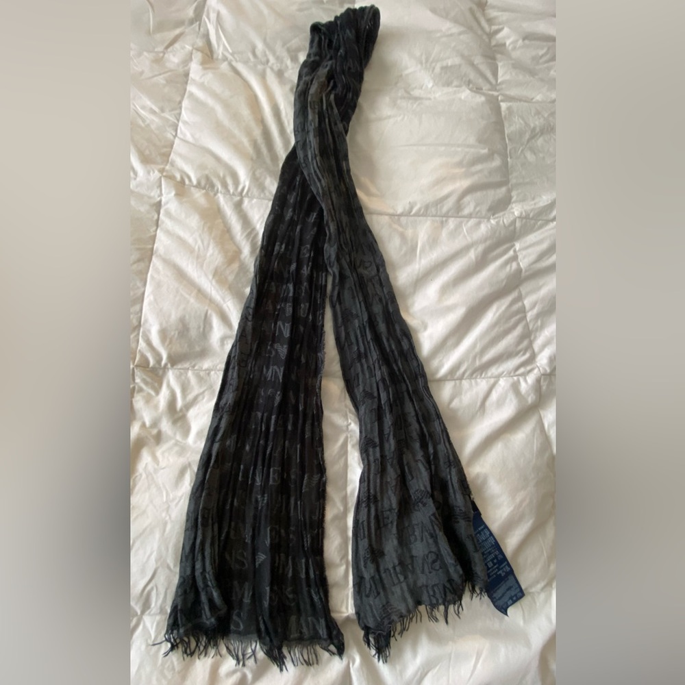 ‼️SALE ‼️
All offers considered - Armani Jeans Logo Scarf